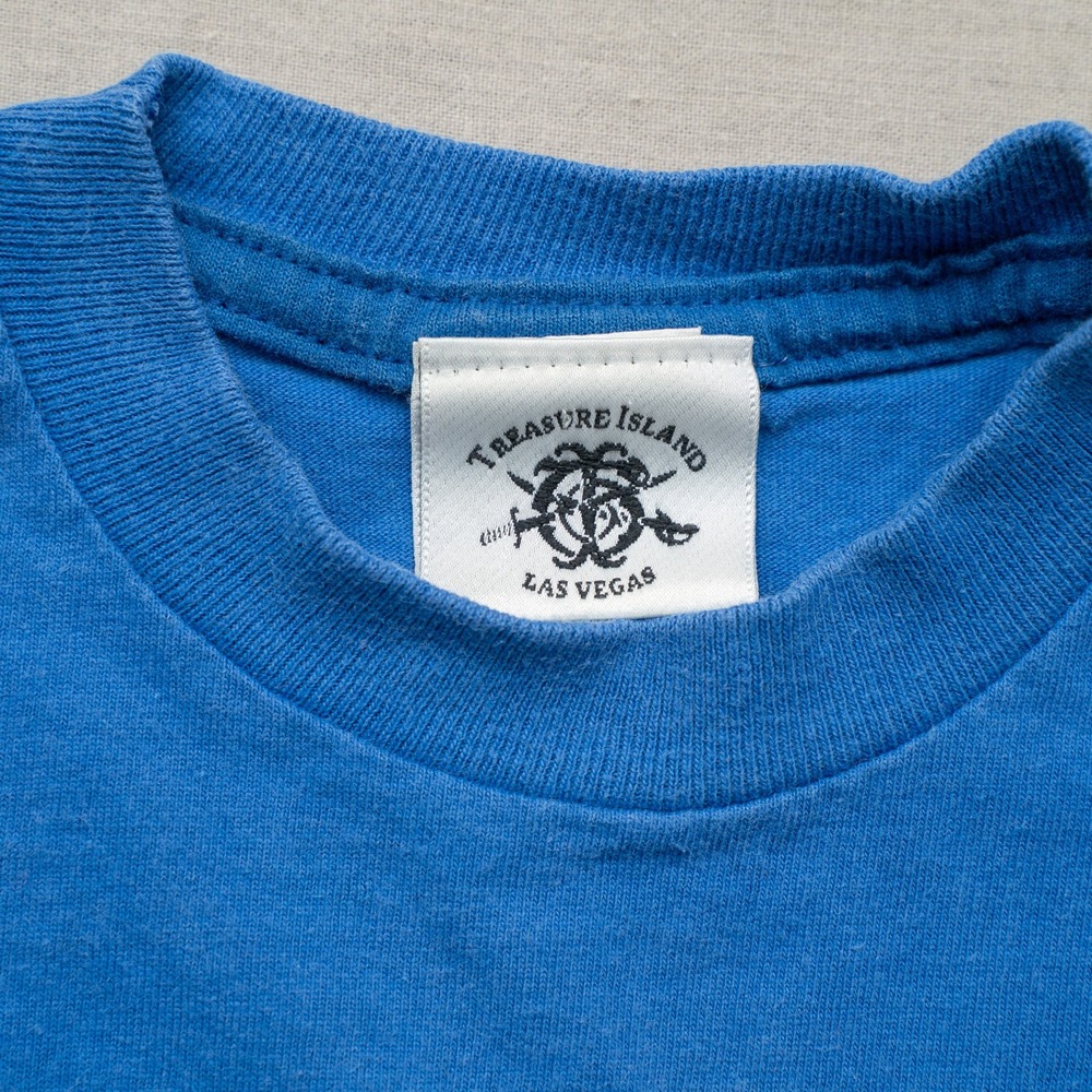 Vintage Las Vegas Treasure Island at The Mirage Youth T Shirt Skull Cross Bones - Picture 6 of 7